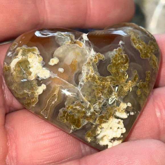 🔥SALE🔥 River Agate Crystal Heart Carving With Druzy! - Picture 1 of 6